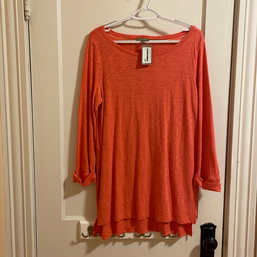 NWT Coral top, flattering!